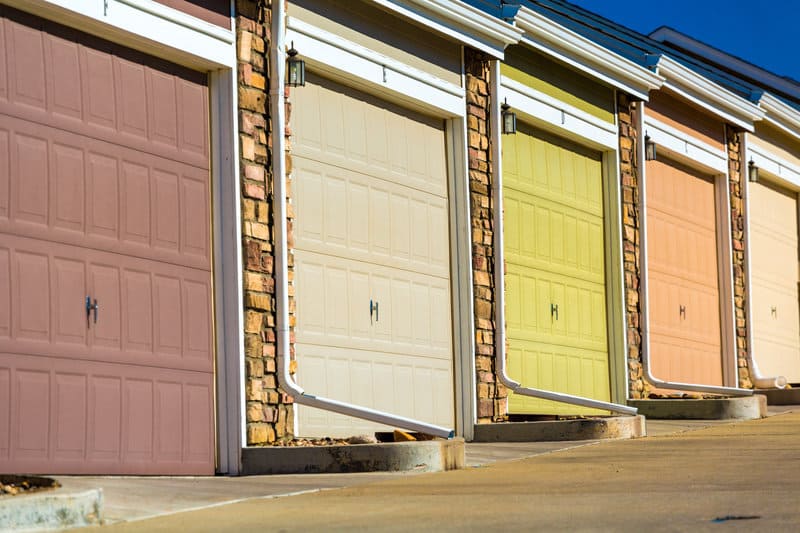 8 tips to help you choose the right garage door paint color